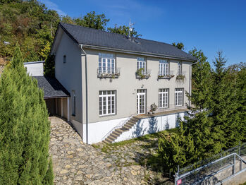 Pohled na dům - Prodej bytu 4+kk v osobním vlastnictví 104 m², Vráž