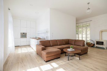 Vizualizace obývacího pokoje - Prodej bytu 4+kk v osobním vlastnictví 104 m², Vráž
