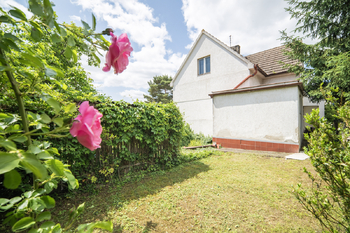 Prodej pozemku 705 m², Praha 5 - Lochkov