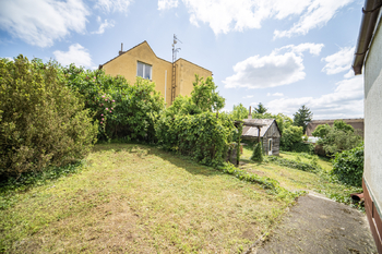 Prodej pozemku 705 m², Praha 5 - Lochkov