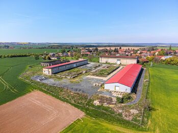 Prodej výrobních prostor 3690 m², Dolní Chvatliny