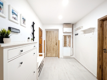 Prodej bytu 3+1 v osobním vlastnictví 74 m², Všeradice