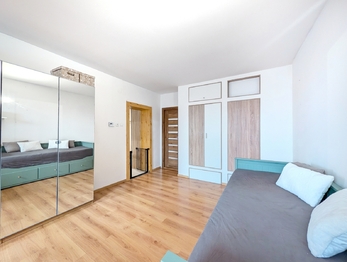 Prodej bytu 3+1 v osobním vlastnictví 74 m², Všeradice