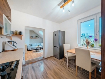 Prodej bytu 3+1 v osobním vlastnictví 74 m², Všeradice