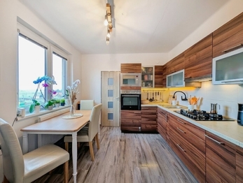 Prodej bytu 3+1 v osobním vlastnictví 74 m², Všeradice