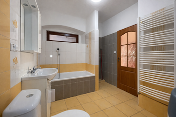 koupelna + wc - Pronájem obchodních prostor 56 m², Turnov