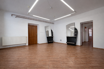 hlavní místnost - Pronájem obchodních prostor 56 m², Turnov