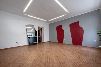 hlavní místnost - Pronájem obchodních prostor 56 m², Turnov