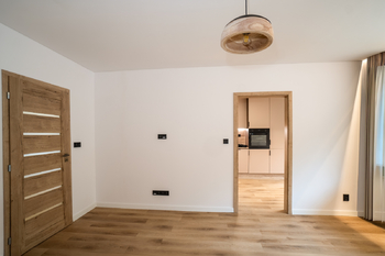 obývací pokoj - Prodej bytu 4+1 v osobním vlastnictví 77 m², Teplice