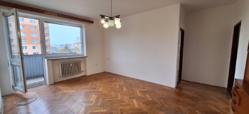 Obývací pokoj s balkonem - Prodej bytu 3+1 v osobním vlastnictví 72 m², Kojetín