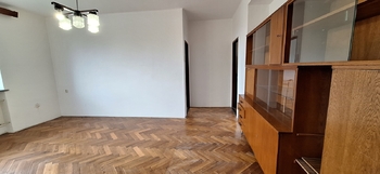 Obývací pokoj s balkonem - Prodej bytu 3+1 v osobním vlastnictví 72 m², Kojetín