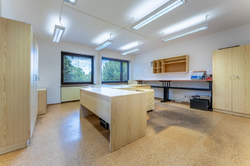 Dům je dispozičně 5+1, je podsklepený , má zahradu, garáž a dílnu - Prodej domu 150 m², Příbram