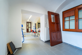 Pohled do hlavní místnosti - Pronájem obchodních prostor 64 m², Kutná Hora