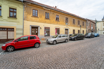 Pohled na dům - Pronájem obchodních prostor 64 m², Kutná Hora