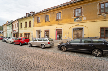 Pohled na dům - Pronájem obchodních prostor 64 m², Kutná Hora