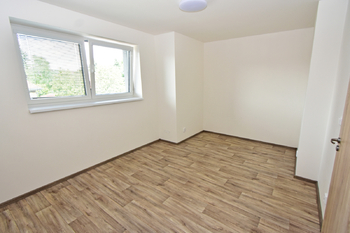 Samostatná ložnice. - Pronájem bytu 2+kk v osobním vlastnictví 60 m², Kostelec nad Labem