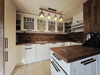 Prodej domu 147 m², Uhy