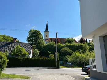 pohled z parkoviště - Pronájem bytu 1+kk v osobním vlastnictví 34 m², Zubří