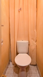 Samostatné WC - Prodej bytu 3+1 v osobním vlastnictví 65 m², Opava