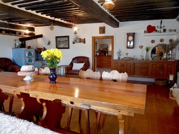 Společenská místnost - Prodej domu 368 m², Benešov u Semil