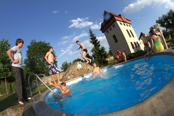 Prodej pozemku 1345 m², Uhy