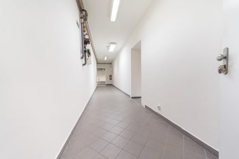Pronájem obchodních prostor 661 m², Praha 4 - Háje