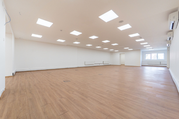 Pronájem obchodních prostor 661 m², Praha 4 - Háje