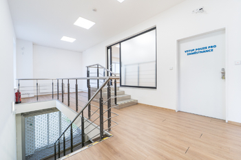 Pronájem obchodních prostor 661 m², Praha 4 - Háje