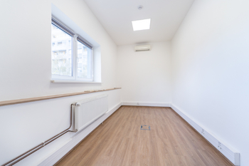 Pronájem obchodních prostor 661 m², Praha 4 - Háje