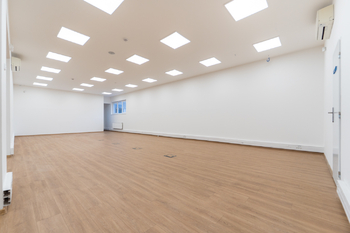 Pronájem obchodních prostor 661 m², Praha 4 - Háje