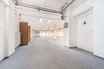 Pronájem obchodních prostor 661 m², Praha 4 - Háje