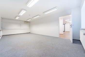 Pronájem obchodních prostor 661 m², Praha 4 - Háje