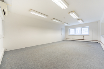 Pronájem obchodních prostor 661 m², Praha 4 - Háje