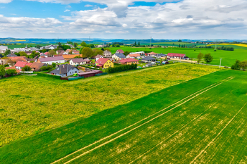 Prodej pozemku 10000 m², Zbizuby