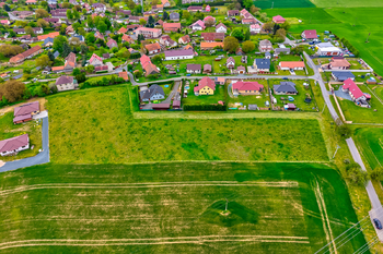 Prodej pozemku 10000 m², Zbizuby