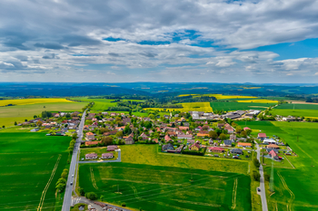 Prodej pozemku 10000 m², Zbizuby