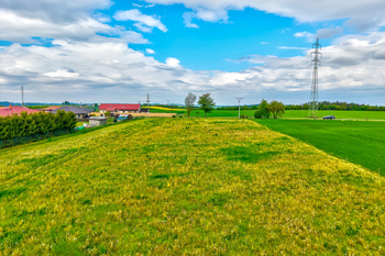 Prodej pozemku 10000 m², Zbizuby