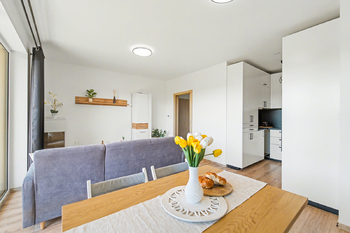 Obývací pokoj s kuchyňským koutem - Prodej bytu 3+kk v osobním vlastnictví 75 m², Kouřim