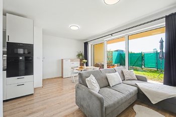 Obývací pokoj s kuchyňským koutem - Prodej bytu 3+kk v osobním vlastnictví 75 m², Kouřim