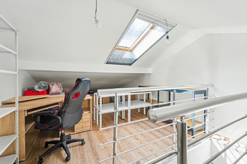 Podkroví s pracovním koutem - Prodej bytu 3+kk v osobním vlastnictví 75 m², Kouřim