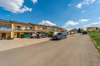 Pohled ze západní strany - Prodej bytu 3+kk v osobním vlastnictví 75 m², Kouřim