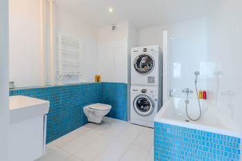 koupelna 2 - Prodej bytu 4+kk v osobním vlastnictví 80 m², Praha 4 - Nusle