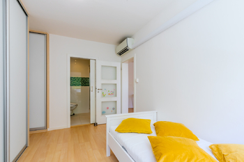 ložnice/dětský pokoj s vlastní koupelnou 1 - Prodej bytu 4+kk v osobním vlastnictví 80 m², Praha 4 - Nusle