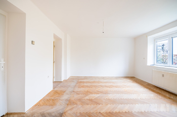 Obývací pokoj - Prodej bytu 2+1 v osobním vlastnictví 58 m², Praha 6 - Dejvice