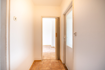 Předsíň - Prodej bytu 2+1 v osobním vlastnictví 58 m², Praha 6 - Dejvice