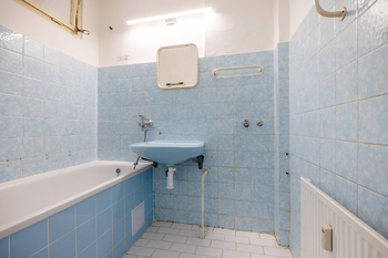 Koupelna - Prodej bytu 2+1 v osobním vlastnictví 58 m², Praha 6 - Dejvice