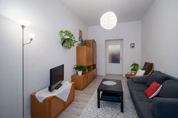 Část ( 2+1 )  - Obývací pokoj - Prodej bytu 3+1 v osobním vlastnictví 89 m², Praha 3 - Žižkov