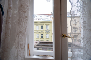 Část ( 2+1 )  - Obývací pokoj - Prodej bytu 3+1 v osobním vlastnictví 89 m², Praha 3 - Žižkov