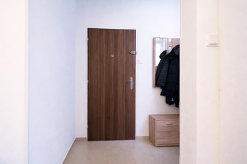 Část ( 1+1 )  - Chodba - Prodej bytu 3+1 v osobním vlastnictví 89 m², Praha 3 - Žižkov