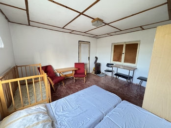 pokoj - pohled na dveře - Prodej chaty / chalupy 19 m², Plzeň